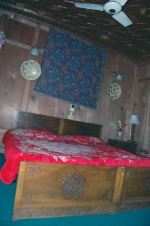 Little Sunflower Houseboat, Srinagar 2